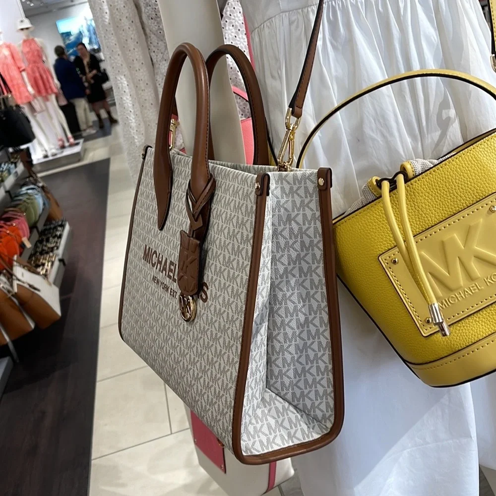 Michael Kors "Mirella" MD EW Tote Vanilla Shoulder Tote
35F2G7ZT2B - NWT - Picture 13 of 16